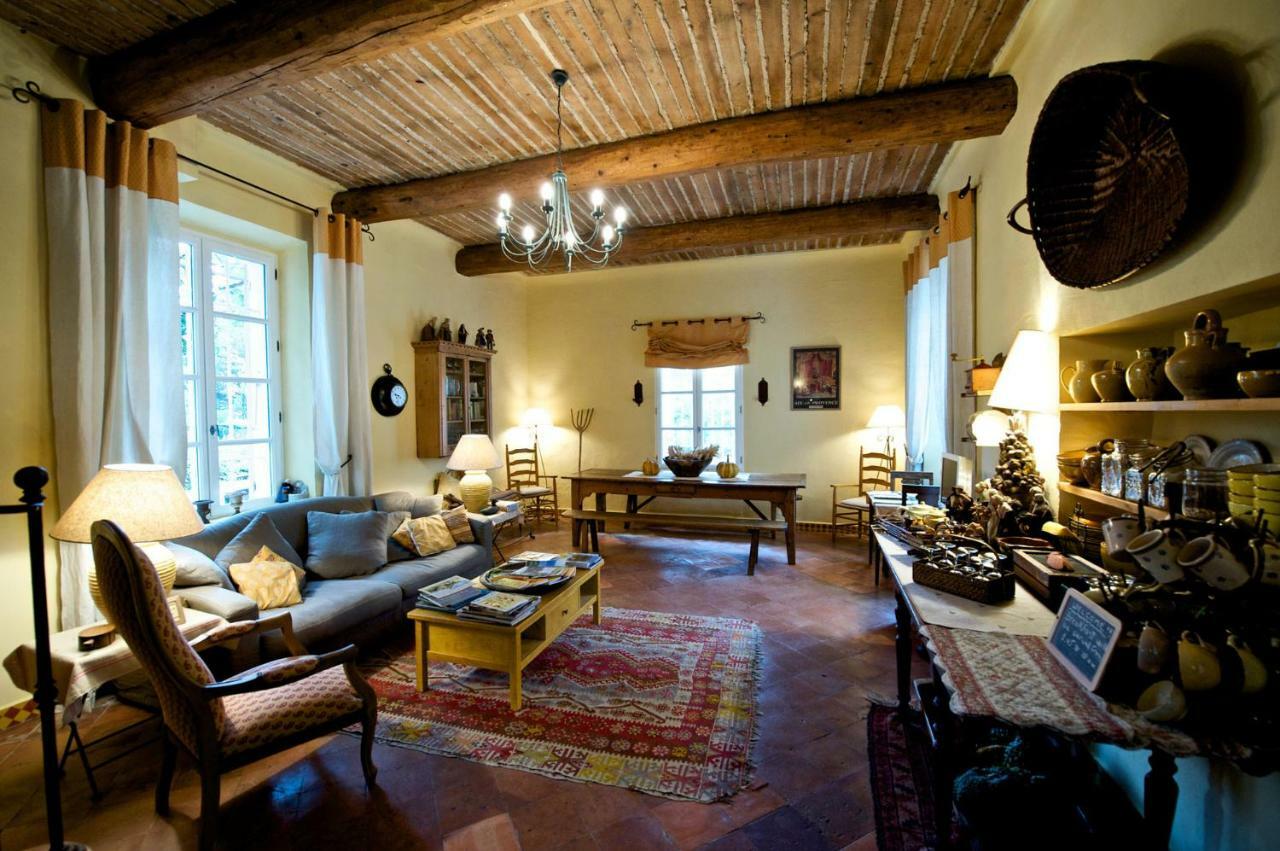 Le Clos Des Freres Gris Bed & Breakfast Екс ан Прованс Екстериор снимка