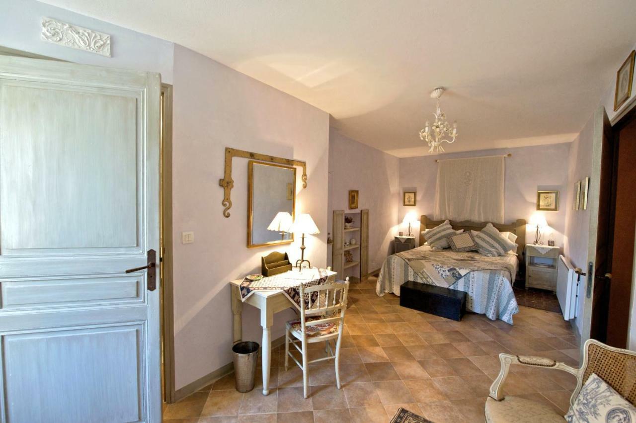 Le Clos Des Freres Gris Bed & Breakfast Екс ан Прованс Екстериор снимка