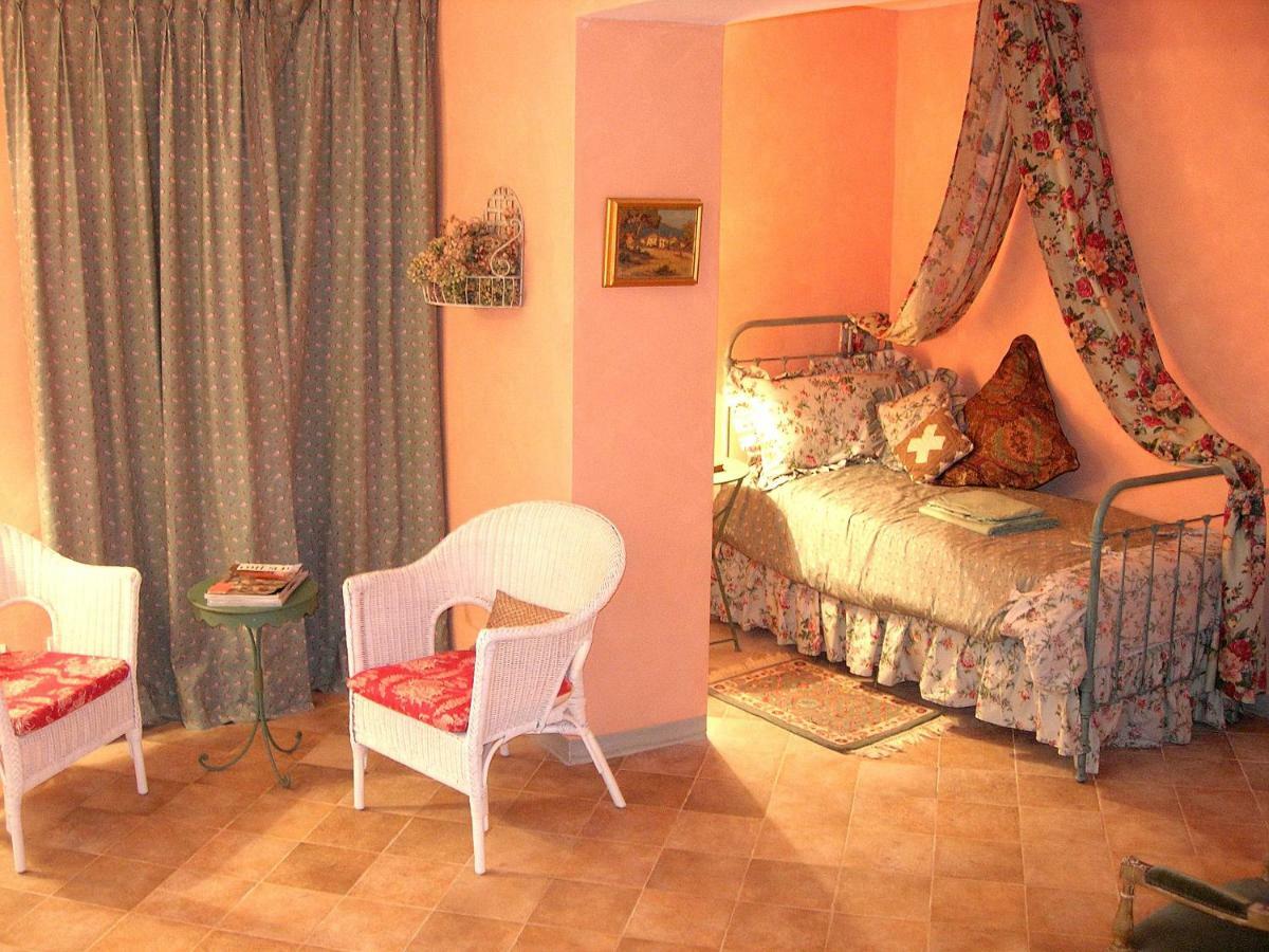 Le Clos Des Freres Gris Bed & Breakfast Екс ан Прованс Екстериор снимка